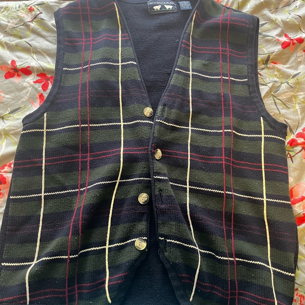 X-Large Navy blue plaid pattern knitted sweater vest.